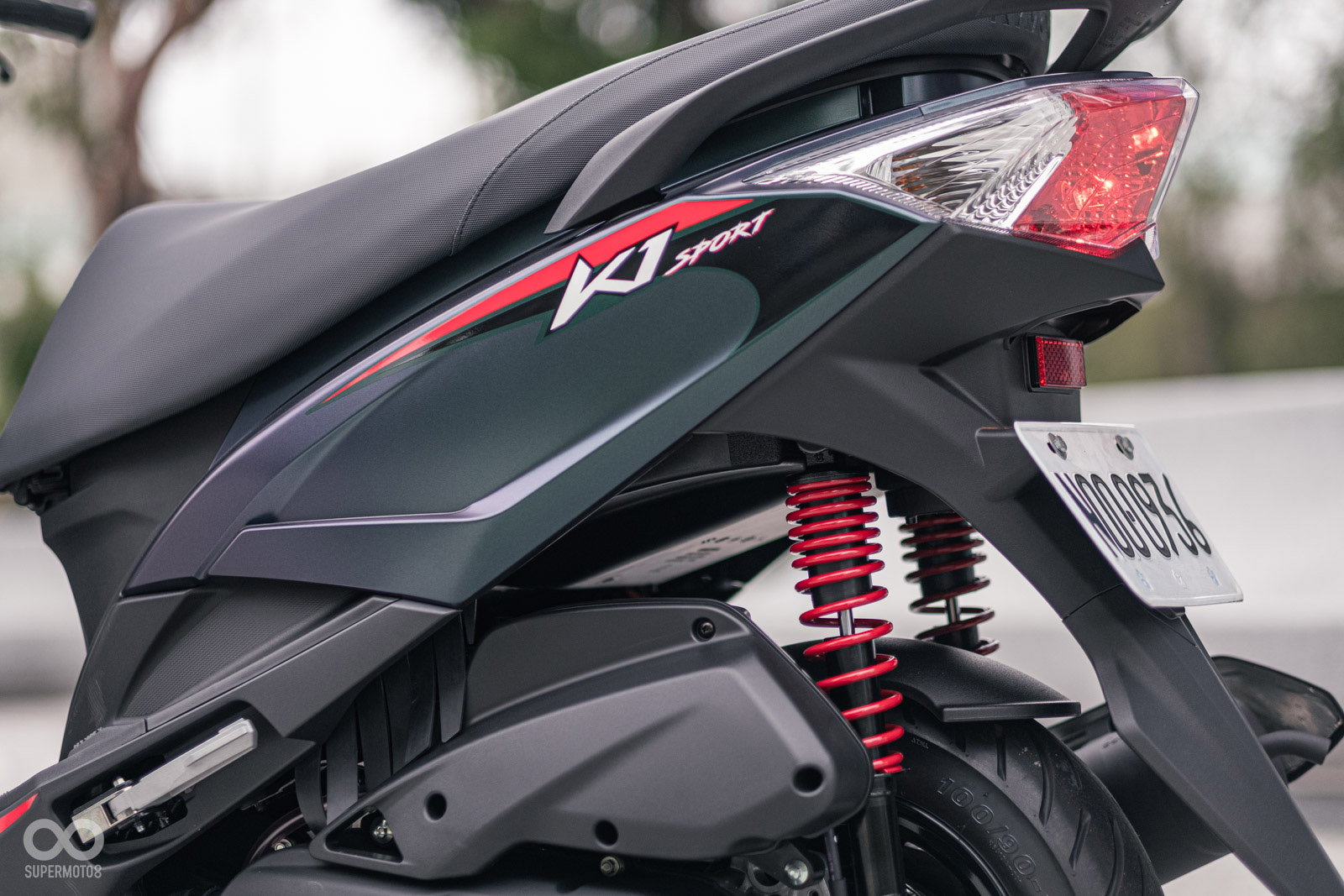 後雙避震器也是同級車少有的配備